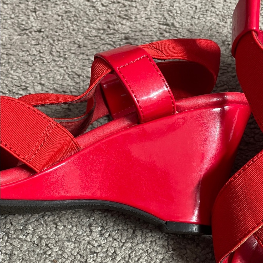 Jaclyn Smith Red Strappy Wedge Sandals Size 9 FAIR CONDITION - Picture 6 of 10